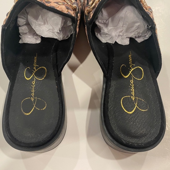 EUC Jessica Simpson Leopard Slip-ons Mules - Picture 4 of 7